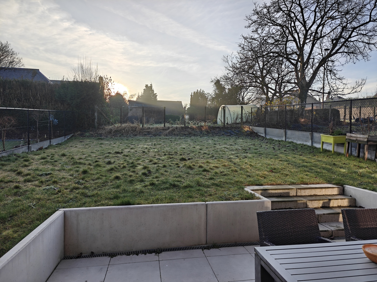 Halfopen met 3 slaapkamers + dressing in woonwijk te huur  - foto 2