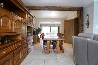 Deze leuke te renoveren HOB is zeer rustig gelegen nabij het centrum van Beveren, op slechts enkele minuten van winkels, scholen en de E34.Op het...