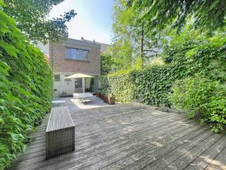 Vous recherchez une maison alliant espace, confort et emplacement unique ? Alors cette impressionnante maison familiale située sur le Waterkluiskaai...