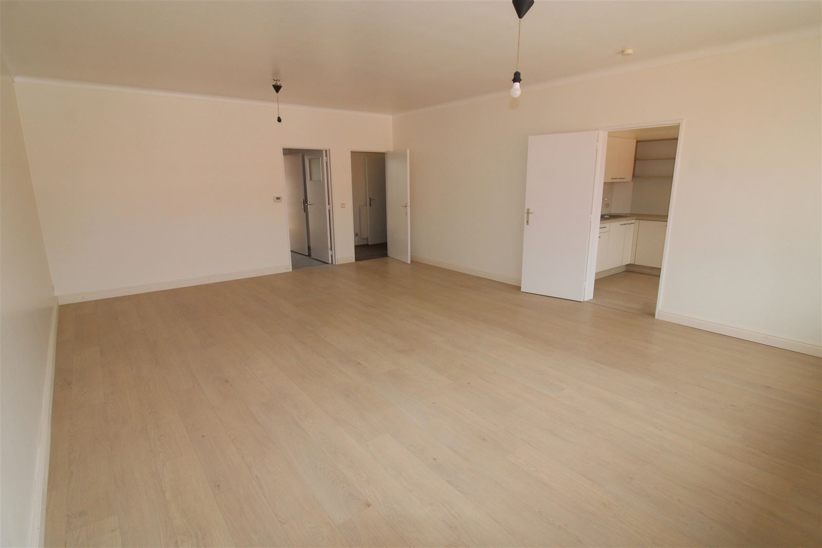 zeer ruim en licht, gerenoveerd appartement - ca 115 m² - 2 slpks - autostaanpl - foto 4
