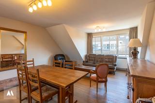 <strong>Appartement met twee slaapkamers op de tweede verdieping in Brecht</strong><br />Op zoek naar een appartement in het centrum van Brecht? Dan is dit 2-slaapkamerappartement in de Hendrik Schoofsstraat misschien wel wat u zoekt. <br /><br />Gelegen in het centrum van Brecht, op wandelafstand van alle voorzieningen en het openbaar vervoer. Dankzij de nabijheid van het op- en afrittencomplex 'Brecht' en het treinstation 'Noorderkempen' geniet u van een vlotte verbinding naar Antwerpen en Breda. <br /><br /><strong>Indeling<br /></strong>Het appartement uit 2005 bevindt zich op de tweede verdieping en heeft een bewoonbare oppervlakte van 74 m² (cfr. EPF). Het appartement is bereikbaar met de trap of met de lift. U komt binnen in het appartement via de inkomhal die toegang geeft tot de woonkamer met open keuken en aansluitende berging. Hiernaast vindt u twee slaapkamers (12 m²) en een badkamer met inloopdouche. Op het ruime, westgerichte terras geniet u nog volop van de avondzon.<br /><br /><strong>Troeven</strong><br /><span>✓ Centrale ligging<br />✓ Twee volwaardige slaapkamers<br />✓ Groot terras (43 m²)<br />✓ Energiezuinig appartement (EPC-label C)<br /><br /></span>Klinkt dit als het perfecte appartement voor u? Contacteer <strong>Aertsen Makelaars</strong> vandaag nog!
