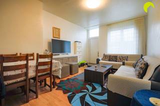 <p><span>Te renoveren woonhuis vlakbij het centrum van Hoboken.<br />Deze mogelijke tweewoonst is zeer gunstig gelegen, op slechts 5 minuten wandelen bereikt men het centrum van Hoboken, waar zich winkels, restaurants, café's, apotheker, bakkers, de Post en vele andere bevinden. </span></p><p><span>Daarnaast is ook het openbaar vervoer en het station van Hoboken vlot bereikbaar.<br />Deze woning heeft een uitstekende locatie zowel voor eigen bewoning, als voor verhuur mogelijkheden en beschikt in zijn geheel over totaal 5 slaapkamers, 2 badkamers, 2 leefruimtes, 2 keukens, één kelderruimte. </span></p><p><span>Achteraan de woning bevindt zich een gedeeltelijk overdekte koer. <br /><br /></span></p><p><span>Huisnummer 50: inkom langs de voorkant, leef- en eetruimte, badkamer, 2 slaapkamers op de bovenverdieping.<br /></span><span>Huisnummer 50A: inkom langs de voorkant , leef- en eetruimte, keuken, badkamer, 3 slaapkamers.<br /><br />Graag som ik nog even de troeven op van deze woning:<br />- mogelijke tweewoonst<br />- op wandelafstand van Hoboken centrum</span></p><p><span>- 5 slaapkamers</span><span><br /><br /></span></p><p><span>EPC: 385 kWh/m² label D</span></p><p><span>Waterinfo: P-score D  -  G-score C</span></p><p><span> </span></p><p><span>Voor een bezoek ter plaatse kan u ons contacteren op het nummer 03 449 42 41 of mail ons via hallo@habicom.be.</span></p><p><span>Benieuwd naar de waarde van jouw woning?  Check het gratis op <span>www.watismijnhuiswaard.be</span></span></p><p><span> </span></p>