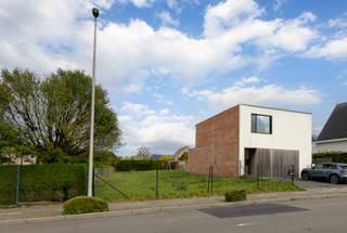 Bouwgrond voor halfopen bebouwing op uitstekende locatie in DilbeekOntdek deze mooi gelegen bouwgrond van 5a 27ca in een aangename en vlot bereikbare...