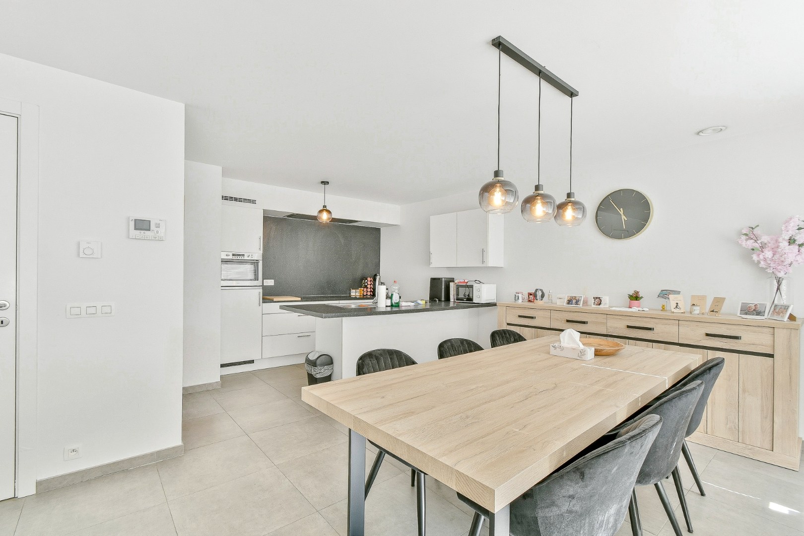 Instapklaar en ruim tweeslaapkamerappartement  in het centrum van Gistel - foto 5