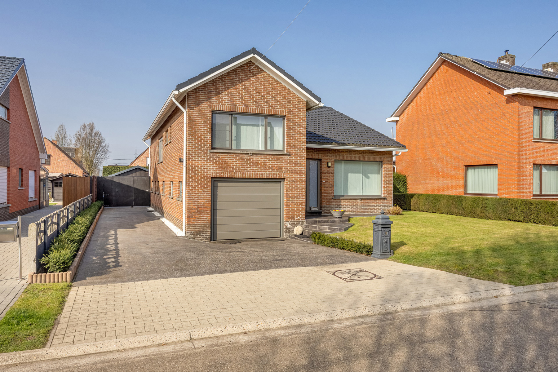 Split-level woning met ruime tuin in rustige woonwijk - foto 2