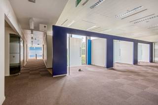 Located on an excellent visibility location along the Grote Baan in Hulshout, this spacious and versatile commercial property is ideally suited...