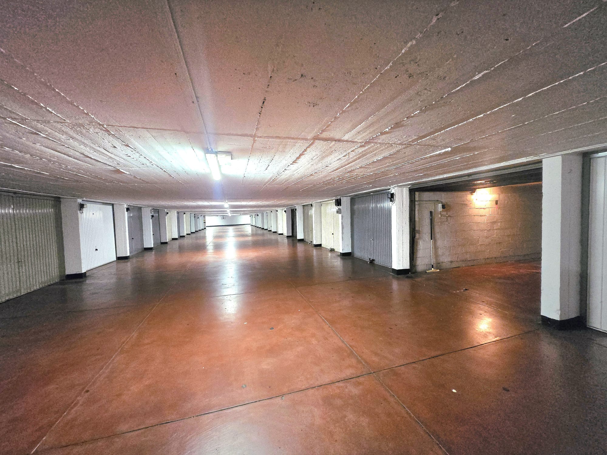 Gesloten garagebox te Sint-Jans-Molenbeek - foto 4