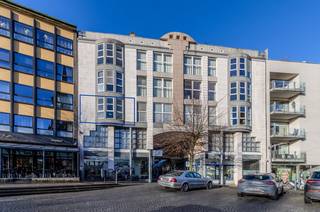 Bent u opzoek naar een gezellig appartement met twee slaapkamers, terras én garage in het centrum van Lanaken. Dan is dit appartement aan...