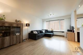 In een levendige straat te Hoboken, op wandelafstand van winkels, scholen, openbaar vervoer en met vlotte verbinding naar de invalswegen, bevindt...