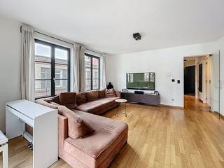 Brussel - Bemeubeld 2 slaapkamer appartement te huur met zeer ruime dressing en veel lichtinval. Alle voorzieningen zijn in de buurt terug te...