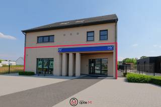 Instapklare moderne kantoor-/handelsruimte met uitstraling met een totale oppervlakte van 221 m2 en ruime privé-parking en combinatie...