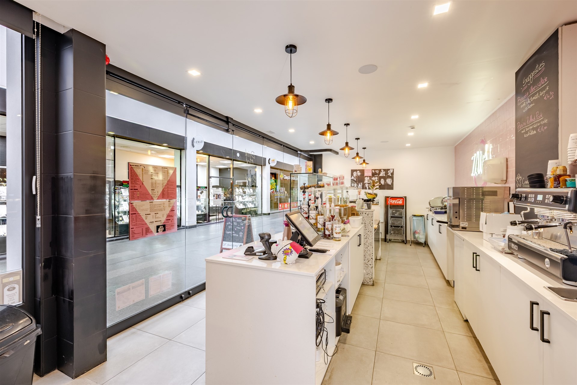 Overname: succesvolle broodjeszaak met topligging in het centrum - foto 5