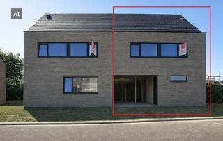 De woning beschikt over een bewoonbaar oppervlakte van 253 m2, een carport, een aparte fietsenberging en zonnige tuin. <br /><br />De indeling is praktisch en doordacht: <br />- Inkomhal met gastentoilet <br />- Woonkamer<br />- Open keuken <br />- Ruime berging, handig voor extra opbergruimte<br />- Bureau<br />- Fietsenberging <br />- Nachthal met toilet<br />- 3 ruime slaapkamers, waarvan 1 met ensuite dressing<br />- Was/strijk kamer<br />- Vaste trap naar zolder, die kan dienen als 4de slaapkamer<br /><br />Dankzij de gunstige ligging is de E17 en het centrum van Zwijndrecht vlot bereikbaar. <br /><br />Bent u op zoek naar een ruime woning in het centrum? Dan is deze woning zeker de moeite waard. <br /><br />Voor meer informatie kan u terecht op Dewaele.com of kan u contact opnemen met de makelaar. <br /><br />Bestuursmaatregelen in het maatregelenregister: nee<br /><br />Deze AI-visualisaties zijn bedoeld als inspiratie. Er werd geen rekening gehouden met technische specificaties, stedenbouwkundige voorschriften of de concrete mogelijkheden tot realisatie.