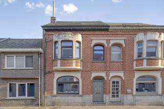 Are you looking for centrally located real estate with character? Then this authentically renovated mansion in Grobbendonk is just the thing for...