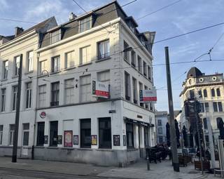 Ideaal gelegen opbrengsteigendom, gelegen aan de Sint-Paulusplaats, in het bruisende hart van Antwerpen. Met een bewoonbare oppervlakte van...