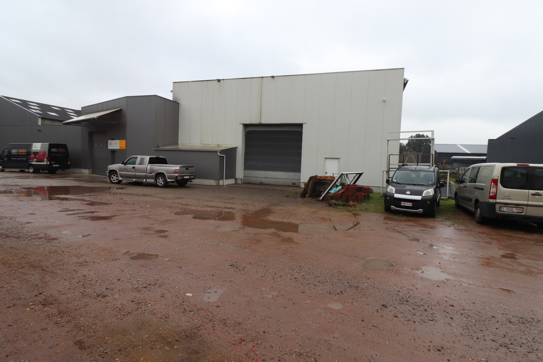 Een opslaghal/bedrijfsgebouw van 1.410m² gelegen in "Bedrijvencentrum Merksplas". - foto 3