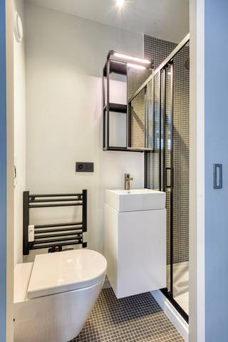 <span><span><strong>*Uniek investeringsvastgoed*</strong></span><br /><br />Aan de Stadsrand van de bruisende studentenstad Leuven namelijk op de hoek van de Naamsesteenweg met de Groenstraat kan je dit uniek opbrengstproject vinden. </span><span>Het pand is uiterst centraal gelegen, ideaal voor studenten zowel studerende in het centrum als de Campussen in Heverlee: Arenberg, UCLL, Sportkot... </span><span>Dit opbrengstpand </span><span>omvat 35 moderne entiteiten namelijk 31 kamers privatief sanitair en 4 studio's voorzien van al het nodige comfort en bemeubeling. </span><br /><br /><span>Alle entiteiten </span><span>kunnen indien gewenst voorzien worden van een verhuring.</span><span> Nettorendement 3,5%. Oplevering verbouwing start academiejaar 2024-2025.</span><br /><br /><span><strong>Wens je meer informatie? Dat kan ! Contacteer onze Expert Investeringsvastgoed: Jacky 0495 53 46 49 of jacky@connect-immo.be</strong></span><br /><br /><span>EPB Startverklaring!</span><br /><span>wg, gdv, gvkr, gvv</span>