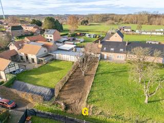 Dit perceel bouwgrond (met te slopen woning) voor gesloten bebouwing op 4a06ca is gelegen langs de Pastoor Lenaertsstraat te Membruggen. In deze...