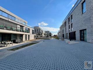 ENKEL VOOR INVESTEERDERS (*)Dit ruime appartement (99 m²) maakt deel uit van Residentie Broeke Park en bevindt zich op de eerste verdieping (lift...