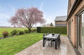 This open building, built in 1990, is located in the Europalaan in Willebroek, a quiet with a wide view, child-friendly residential area near...