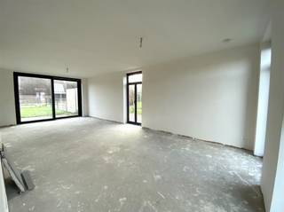 Nog af te werken half-open nieuwbouwwoning met een uitstekende ligging nabij het centrum van Herselt, op wandelafstand van winkels en scholen.De...