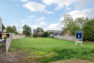 Bouwgrond voor open bebouwing nabij centrum Wiekevorst<br /><br />Algemeen:<br />
<ul>
<li>Gelegen in een rustige straat</li>
<li>Bouwgrond voor open bebouwing</li>
<li>Ligging nabij centrum Wiekevorst</li>
<li>Oriëntatie: Oosten</li>
</ul>
<br />Bouwvoorschriften:<br />
<ul>
<li>Bouwbreedte: Min 6 meter</li>
<li>Bouwdiepte gelijkvloers max 17m,</li>
<li>bouwdiepte 1e verdieping max 13m</li>
<li>bouwdiepte zadeldak max 10m diep</li>
</ul>