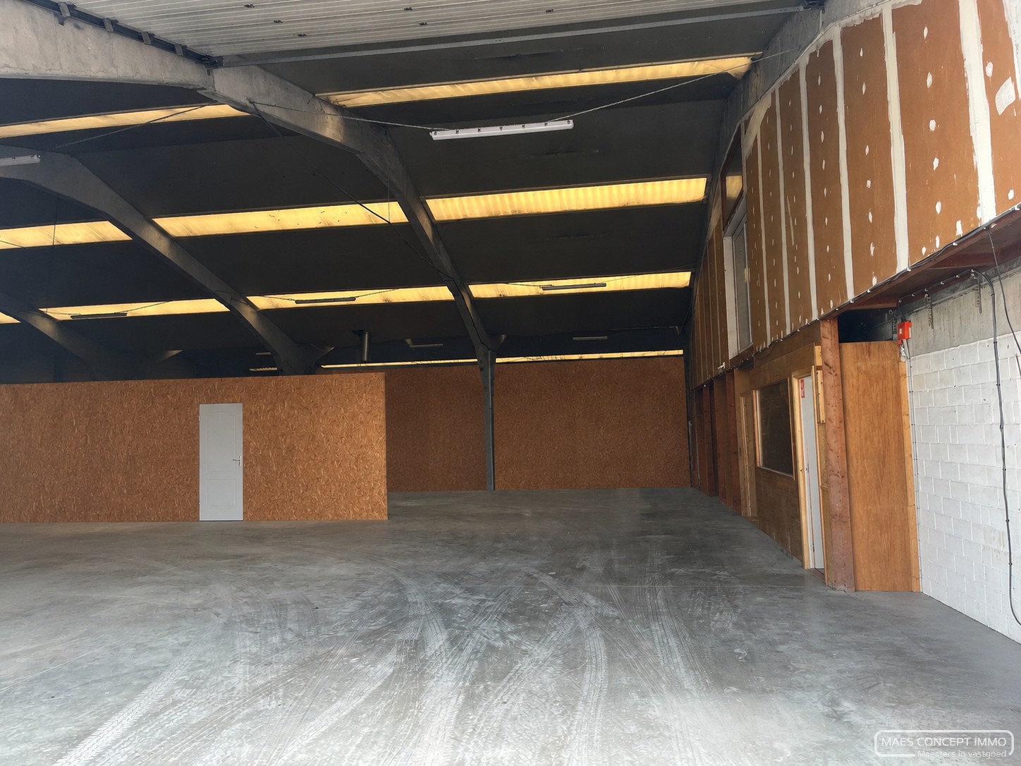 Magazijnruimte met bureel te huur in Olsene- 200 m² - foto 4