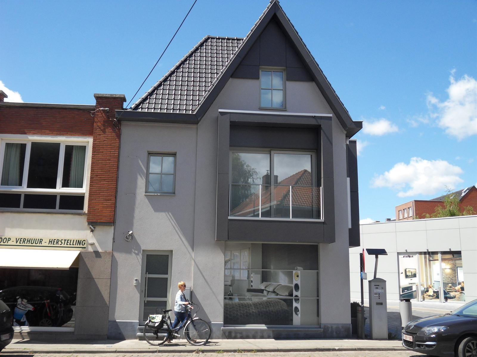 Ruim en lichtrijk duplex appartement op de eerste en tweede verdieping met groot terras in het centrum van Tielt. - foto 3