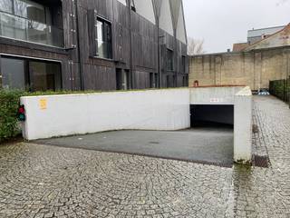 Deze ondergrondse garage bevindt zich in residentie ‘Wispeltuin’, in een rustige zijstraat van de Katelijnestraat. Dankzij de nabijheid van...