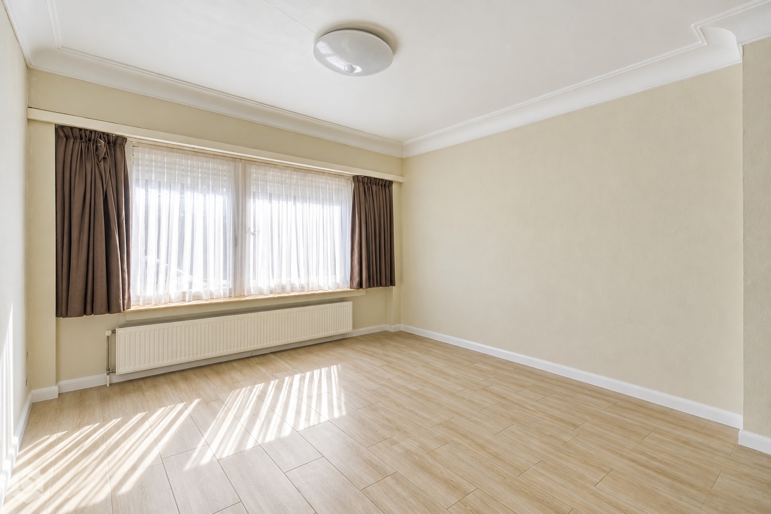 Instapklare woning met 4 slpkrs en ruime tuin te Niel - foto 4