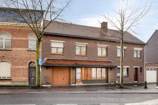 Handelshuis met woonst en ruime tuin.Bent u op zoek naar een eigendom waar wonen en werken perfect gecombineerd kunnen worden? Dan is dit...