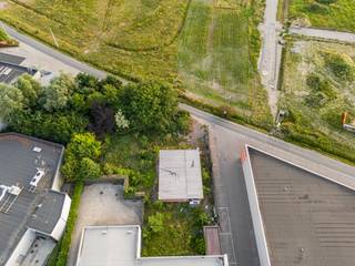 Roeselare-Brugsesteenweg. BOUWGROND + VERGUNDE PLANNEN voor het bouwen van privatieve LOODS 486m2 & LOFT.  Unieke ontwikkelingszone op uitstekende...