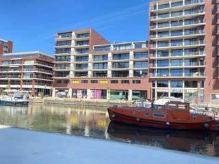 Op zoek naar een modern 2-slaapkamerappartement met zicht op de Leuvense Vaartkom? Dan is dit zeker een kijkje waard.Het appartement, gelegen op de...