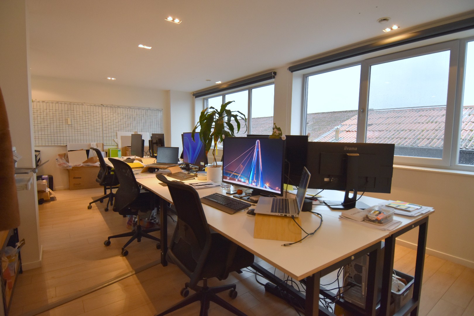 Instapklare kantoorruimte op een uiterst strategische locatie in Bissegem - foto 4