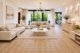 We have a winner!!!!! Top appartement op Top locatie!!! Gelegen aan het Guldenbergplantsoen, vlakbij de Leie, op wandelafstand van de Grote Markt en op een unieke rustige groene locatie in het historisch hart van Kortrijk!! Wat kan u meer verlangen? Op de 3de verdieping en bestaande uit hal met vestiaire en apart toilet, super ruime living met aansluitend bureelruimte en eethoek. Groot en zeer aangenaam terras van waar u een prachtig uitzicht heeft op het groene stadspark. Volledige geïnstalleerde keuken met achterliggende berging. Twee ruime slaapkamers met ingemaakte kasten met elk hun eigen badkamer, waarvan één heel grote. Tevens voorzien van elektrische stores en airco. Ondergrondse garagebox inbegrepen in de prijs. EPC Label A!!! Bel of mail ons snel om deze topper te bezoeken!!!!