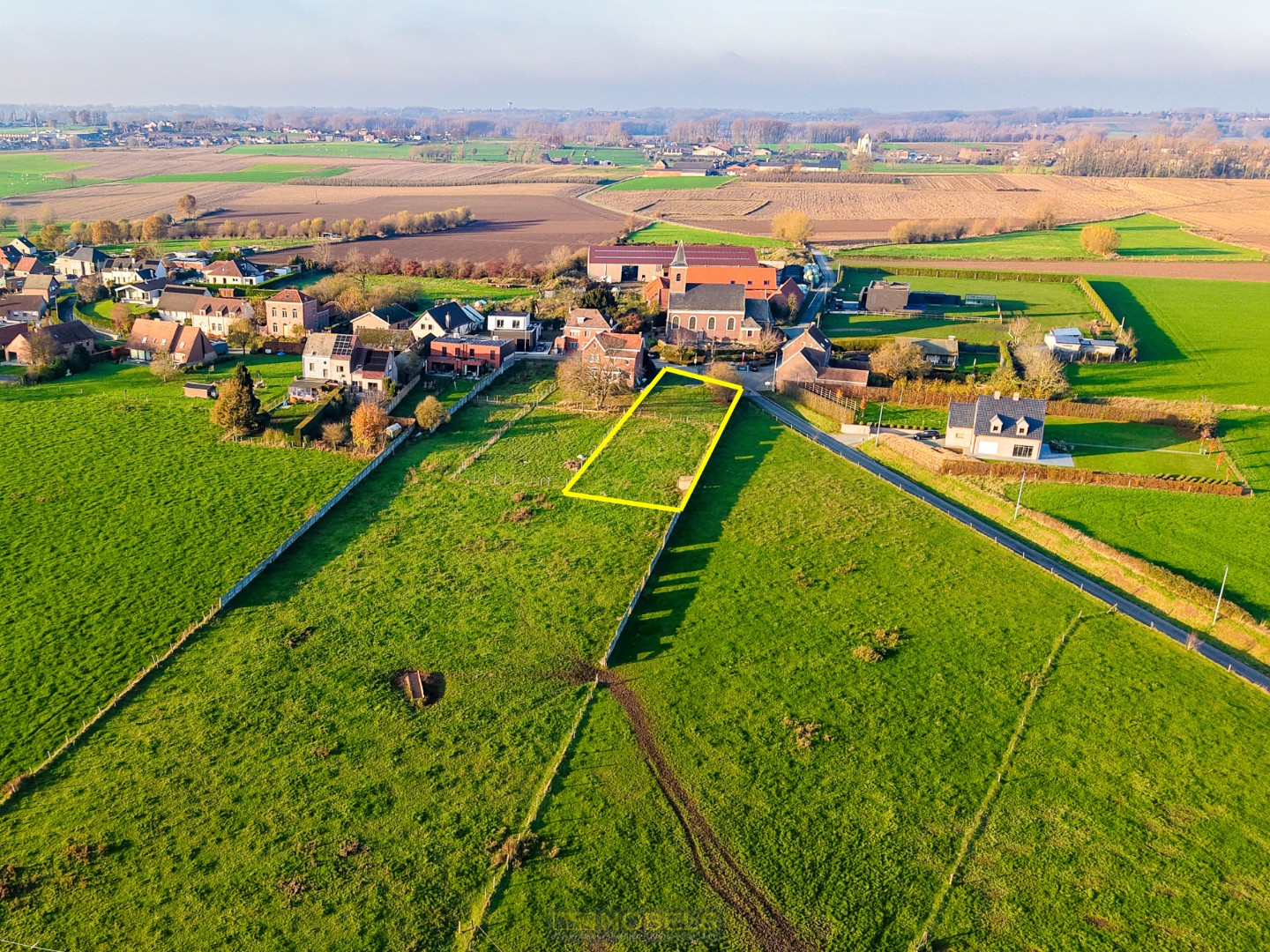 Te koop, heel mooi perceel bouwgrond voor open bebouwing met groen zicht! - photo 1