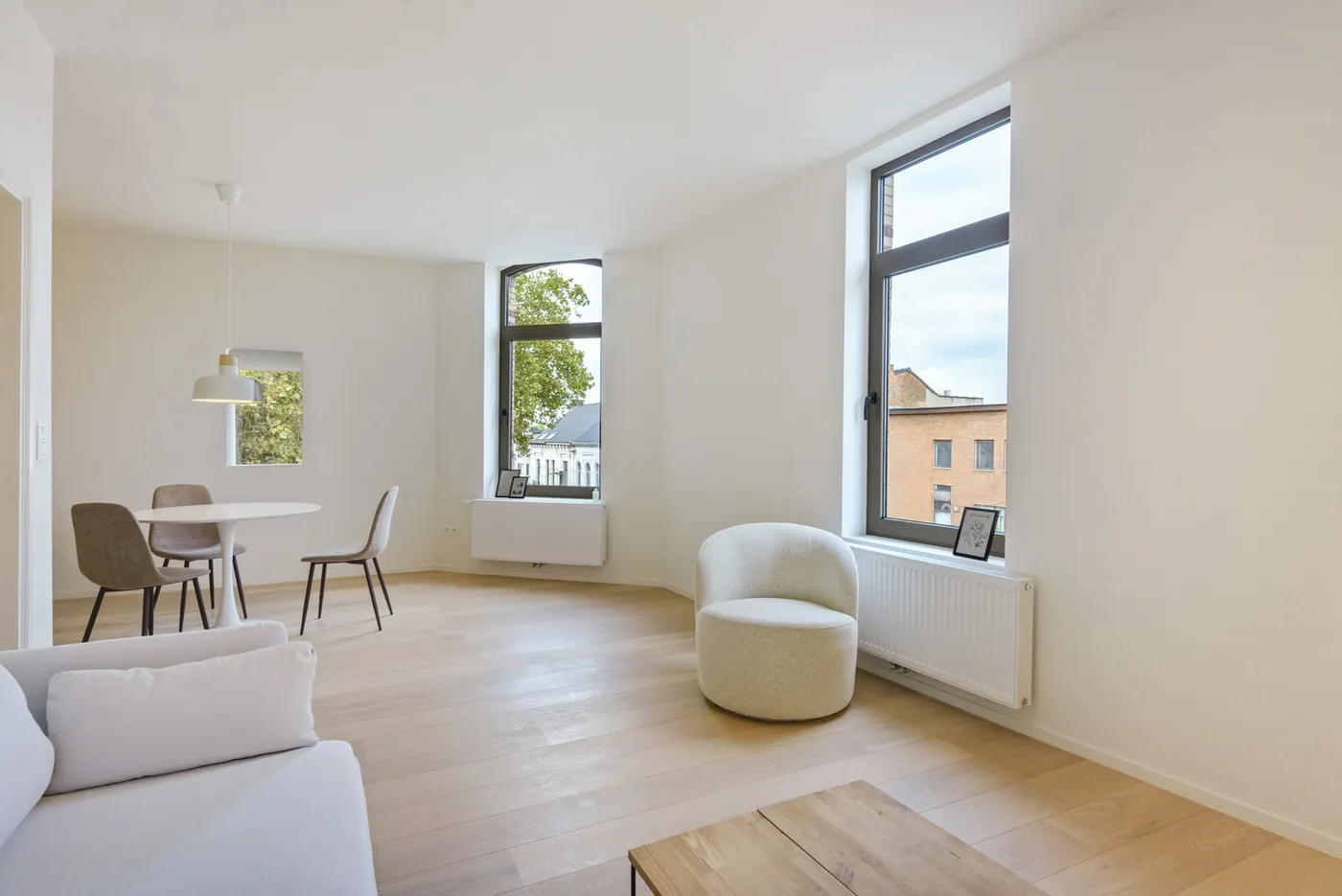 Gerenoveerd appartement met 2 ruime slaapkamers in historisch gebouw - foto 4