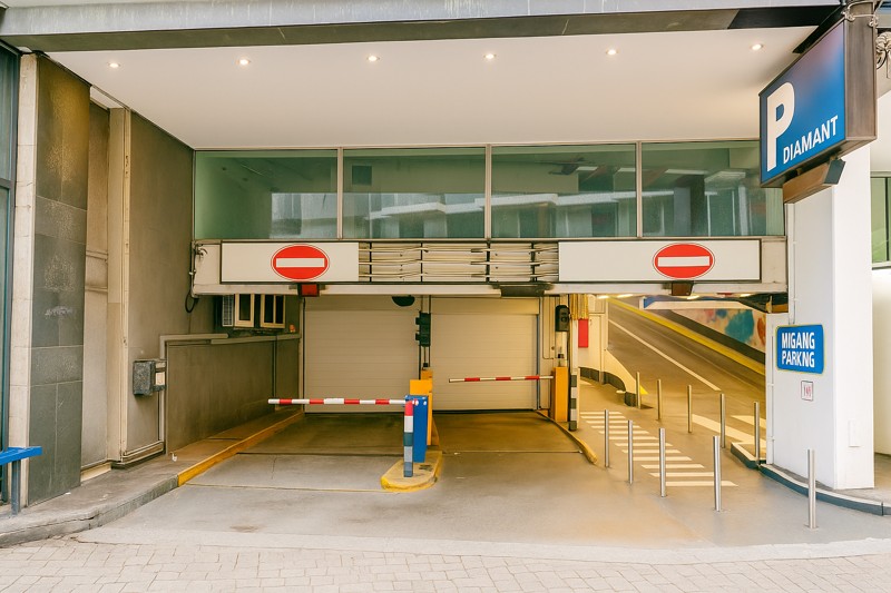 Negen autostaanplaatsen in Empire Building te koop - foto 1