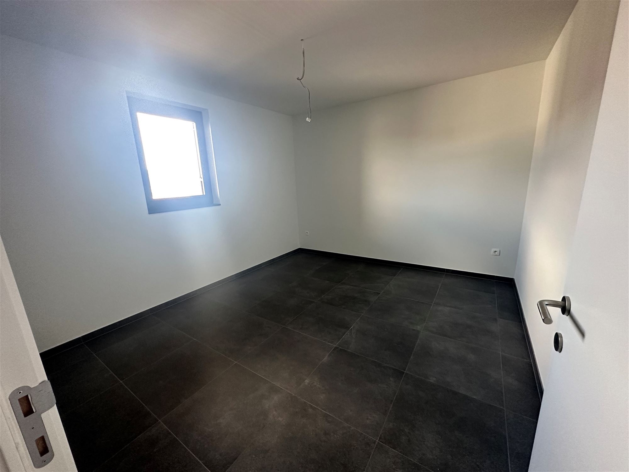 UNIEKE PENTHOUSE MET 2 SLAAPKAMERS, RUIME TERRASSEN EN GARAGE TE PAAL - foto 5