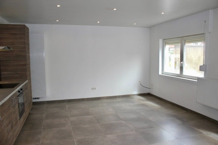 Gerenoveerde woning met 2 slaapkamers en garage - photo 4