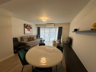 Dit modern, stijlvol afgewerkt 2-slaapkamerappartement ligt op slechts 5 minuten wandelen van het strand en dichtbij het centrum van Koksijde...