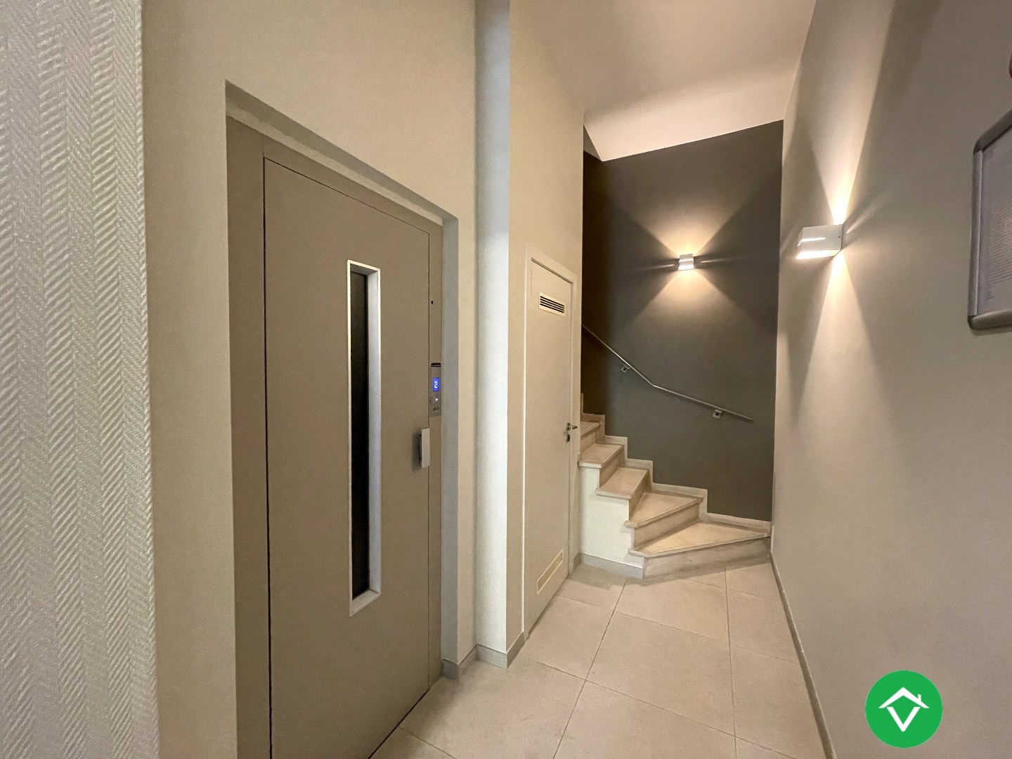 Ruim 2-slaapkamersappartement met garage in centrum Roeselare - foto 2