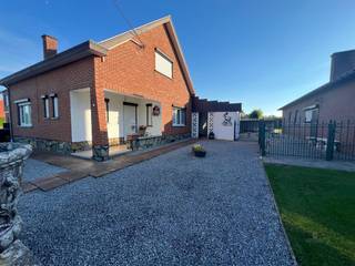 <p><span>Te renoveren of te herbouwen woning met open zicht op de velden in Rummen.</span></p><p><span>Op een ruim perceel van 15a 10ca vindt u deze landelijk gelegen eigendom met prachtig open uitzicht over de velden en een zuidwestelijke oriëntatie — een uitzonderlijke ligging voor wie rust en ruimte zoekt.</span></p><p><span>De huidige woning beschikt over 159 m² (volgens EPC) bewoonbare oppervlakte en 3 slaapkamers, maar biedt naast renovatie ook de mogelijkheid tot volledige afbraak en heropbouw. Dit opent interessante toekomstkansen, zowel qua indeling als energieprestaties.</span></p><p><span>Bovendien kan dit project, onder de geldende voorwaarden, in aanmerking komen voor gunstige fiscale regelingen zoals het verlaagd registratierecht en/of het verlaagde btw-tarief bij afbraak en heropbouw (6%), wat het totaalproject extra interessant maakt.</span></p><p><span>Extra troeven zijn de binnenkoer met carport en de authentieke duiventil die het landelijke karakter versterken.</span></p><p><span>Renovatieverplichting: dit pand heeft een EPC-label F en valt onder de renovatieverplichting van de Vlaamse overheid. De koper dient binnen de vijf jaar na aankoop (akte) het EPC te verbeteren naar minimaal label D.</span></p><p><span>Opgegeven maten en oppervlaktes zijn steeds onder voorbehoud.</span></p><p><span>Wenst u meer info of een plaatsbezoek? Wij zijn dagelijks, ook buiten kantooruren, bereikbaar en plannen voor u graag een bezoek. Ons telefoonnummer: 0485 34 56 71, <span>www.mca-vastgoed.be</span></span><span> </span></p>