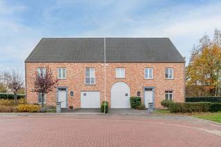 In een rustige, doodlopende straat in Tremelo vind je deze charmante halfopen bebouwing. Een ideale plek voor wie houdt van privacy, comfort en...