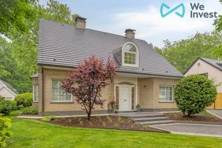 Exclusieve villa op toplocatie in het groen!Op een prachtig perceel van maar liefst 1.200 m² bevindt zich deze luxueus afgewerkte en instapklare...
