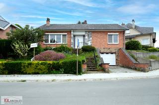 Immo Groot Leeuw a le plaisir de vous présenter ce bungalow agréable et spacieux, situé dans un quartier calme et accueillant pour les enfants...