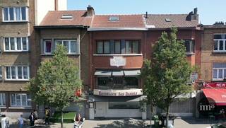 A rare chance to live and work along the Brussels axis.In the heart of Ganshoren, along the main road to Brussels, lies a unique opportunity: a...