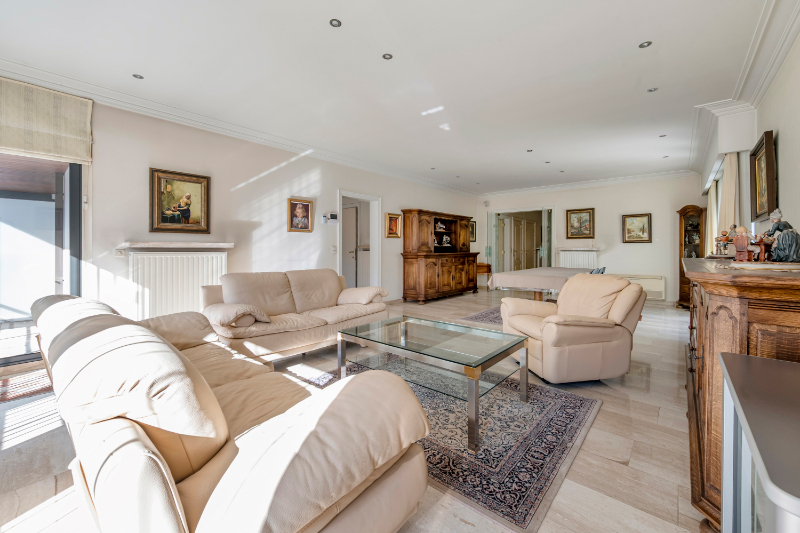 ZEER RUIM LUXE HOEKAPPARTEMENT MET 3 SLPK met 160 M² bewoonbare oppervlakte ! - photo 5