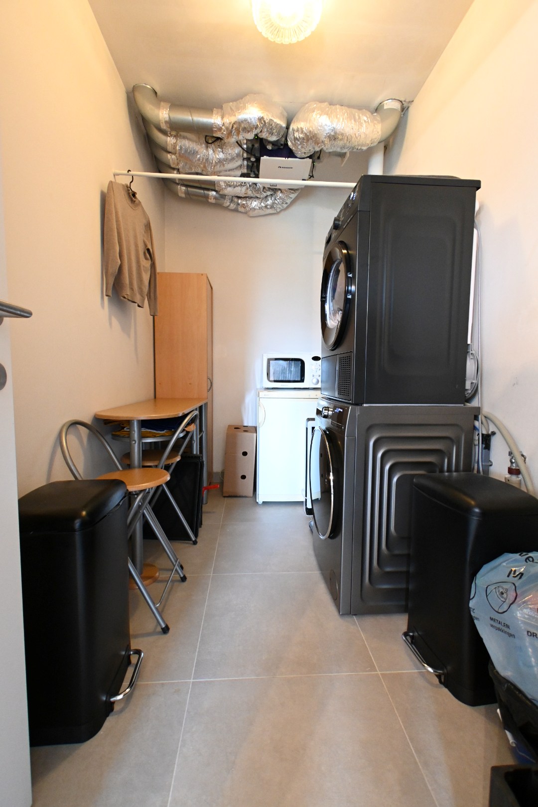 Knap afgewerkt gelijkvloers appartement met 2 slaapkamers, ruim terras, tuintje, carport en berging - GEEN GEMEENSCHAPPELIJKE ONKOSTEN - foto 5