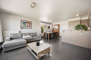 <p><span><strong>*** Penthouse with terrace of 28 m² AND SPACE on prime location in Leuven ***</strong></span></p><p>Discover this stylish penthouse where space, comfort and light come together harmoniously. With three full bedrooms, a private cellar and an underground parking space (included in the price), this property offers everything for those looking for contemporary and carefree living.<br /><br />The bright living space with open kitchen is the heart of the apartment and flows seamlessly into the corner terrace of 28 m², facing perfectly east. Here you can enjoy a magnificent view of all of Leuven. Enjoy the morning sun and open feeling of peace and space in complete privacy. The bathroom is equipped with a bathtub in combination with a shower, double sink and toilet, complemented by a separate guest toilet in the entrance hall for extra comfort.<br /><br />The location is simply ideal: in the immediate vicinity of Gasthuisberg, with easy access to the freeway towards Brussels and the vibrant center of Leuven within cycling and walking distance. Stores, schools and cozy catering establishments are literally around the corner and behind the building there is play area for children/youth.<br /><br />A unique combination of space and accessibility - this penthouse is a rare opportunity in Leuven. <span><strong>Call or email us for an appointment on 016 229 228 or office@connect-immo.be </strong></span><br /><br />EPC: 179 kWh/m² - 3746311 - label B<br />Wg-Gdv-Gvkr-Gvv</p>